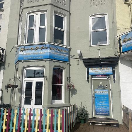 Bed and Breakfast Henrys On The Prom Great Yarmouth Zewnętrze zdjęcie