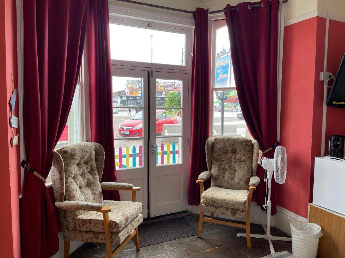 Bed and Breakfast Henrys On The Prom Great Yarmouth Zewnętrze zdjęcie