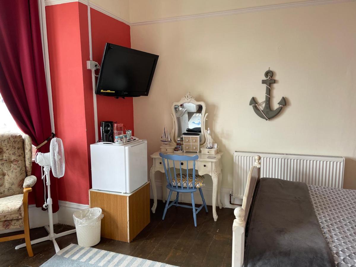Bed and Breakfast Henrys On The Prom Great Yarmouth Zewnętrze zdjęcie
